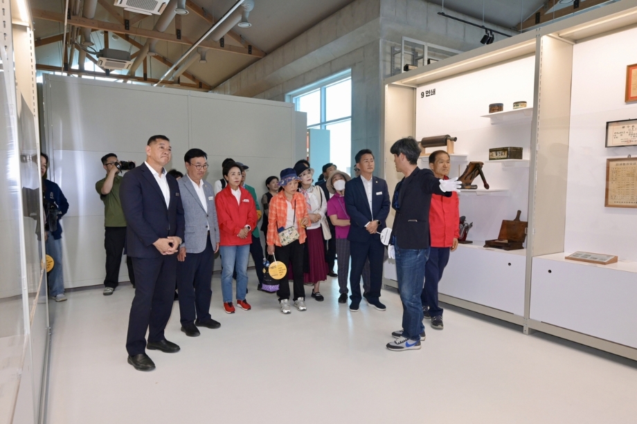 250528 충남 공주에 책 제작과정 전시·체험 '책공방' 문열어 이미지